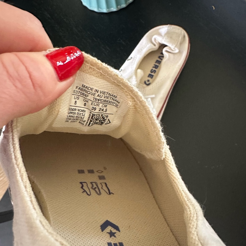 Women’s converse